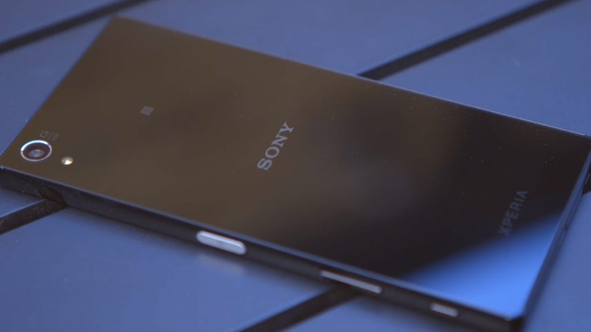 Watch the Sony Xperia Z5 Premium's 4K screen shrug off a splashing