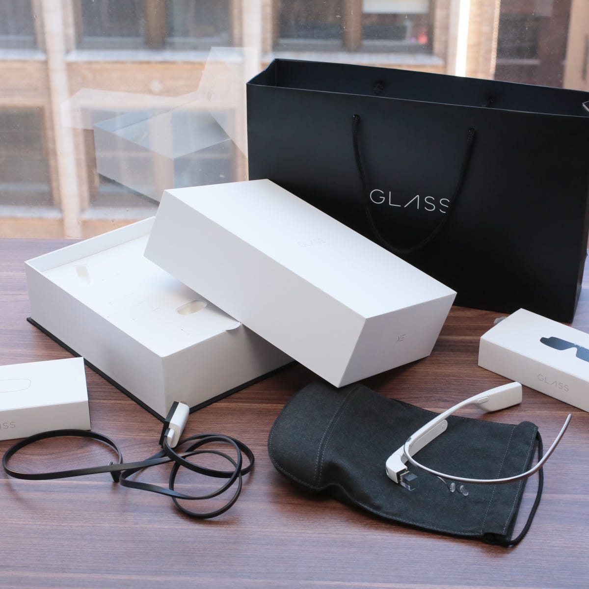 Orient Legitim Pind Google Glass Explorer Edition review: Hands-on with Google Glass: Limited,  fascinating, full of potential - CNET