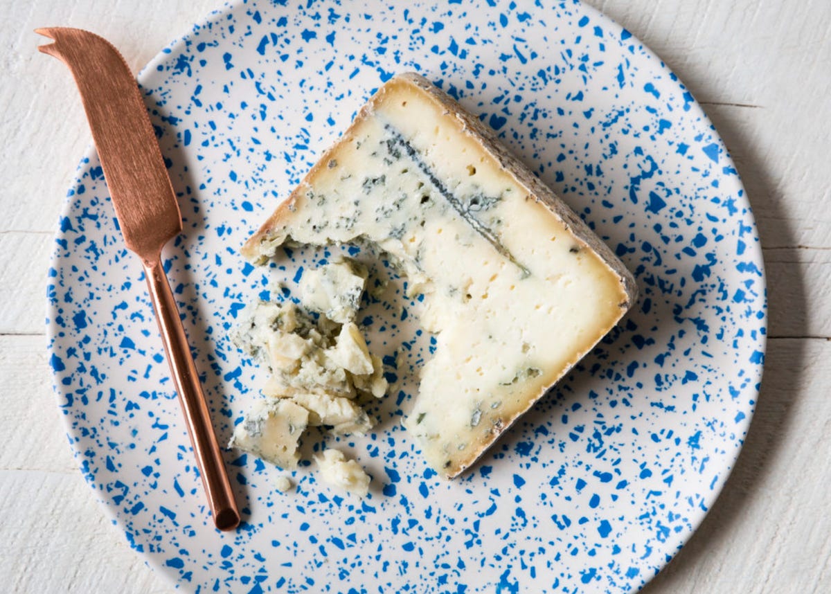 blue cheese on plate with a cheese knife