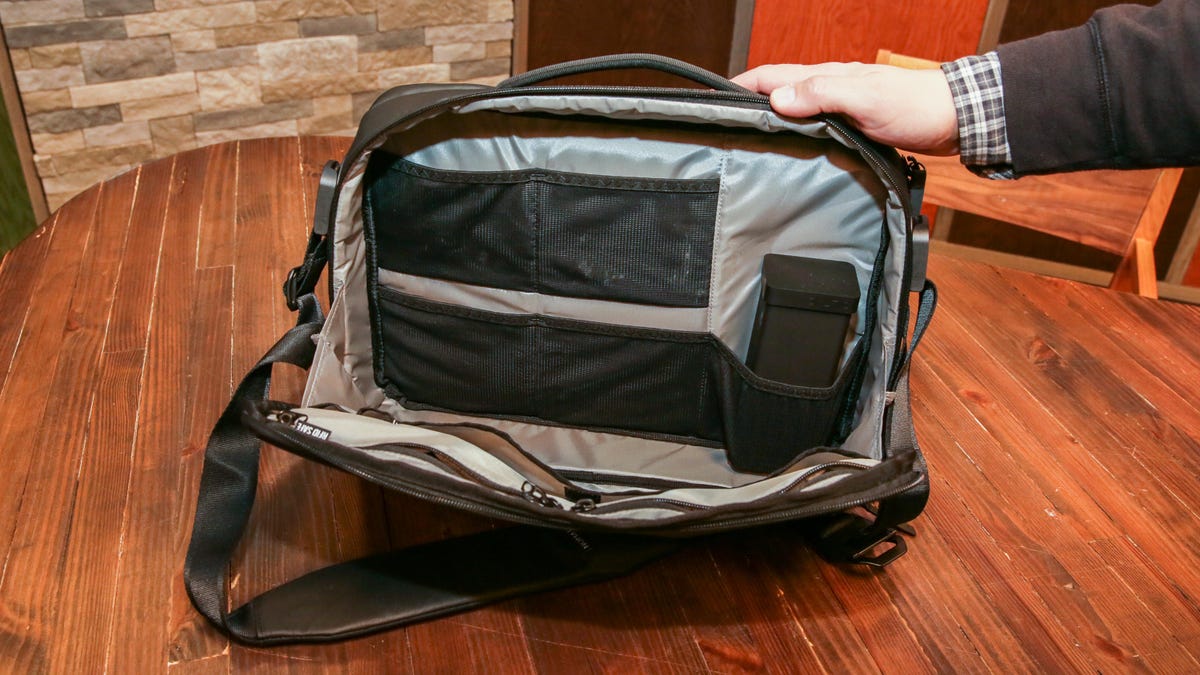 002-laptop-bags-04-nomatic-laptop