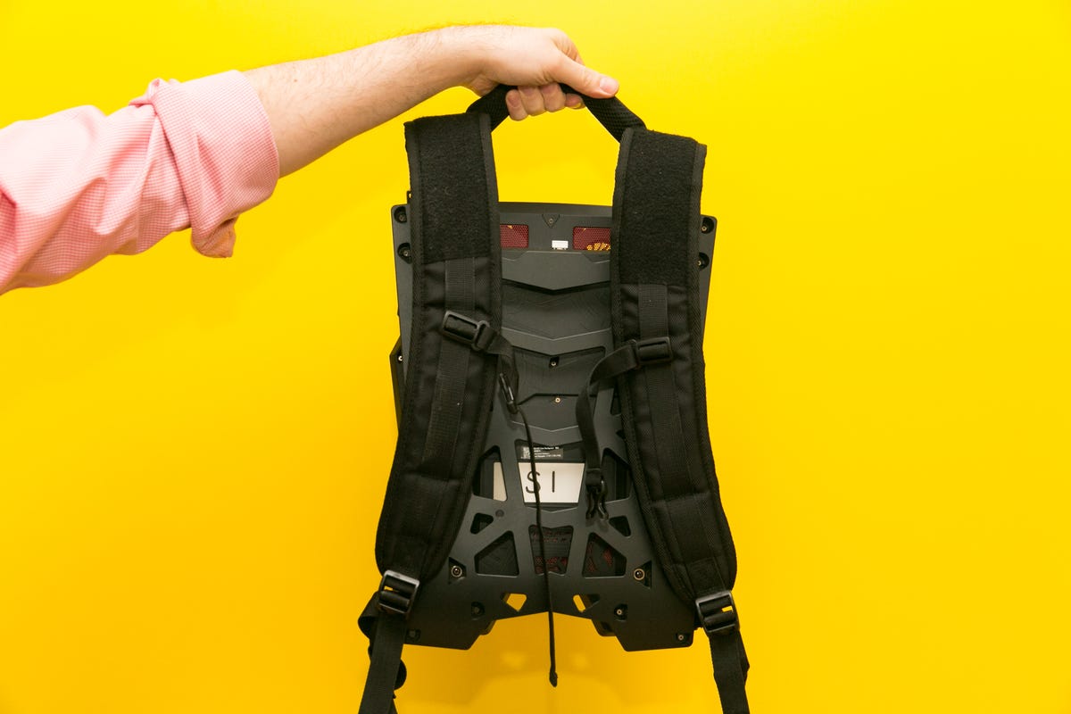 msi-vr-one-backpack-pc-06.jpg