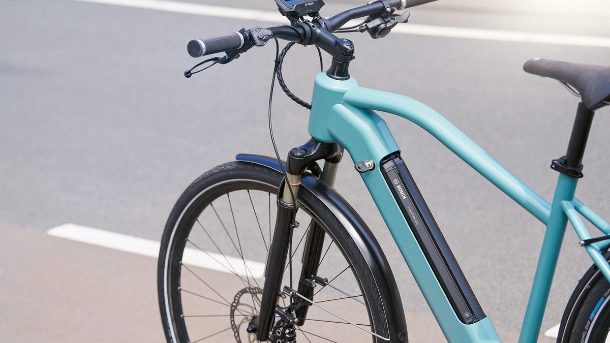 Bosch&apos;s PowerTube 400 battery lends a sleeker look to 2020 e-bikes, while its handlebar-mounted SmartphoneHub shows basic riding data and offers a smartphone mount.