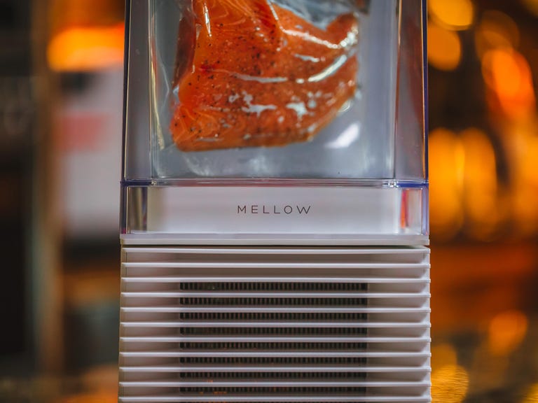 Mellow sous vide machine keeps food cold until it's time to cook - CNET