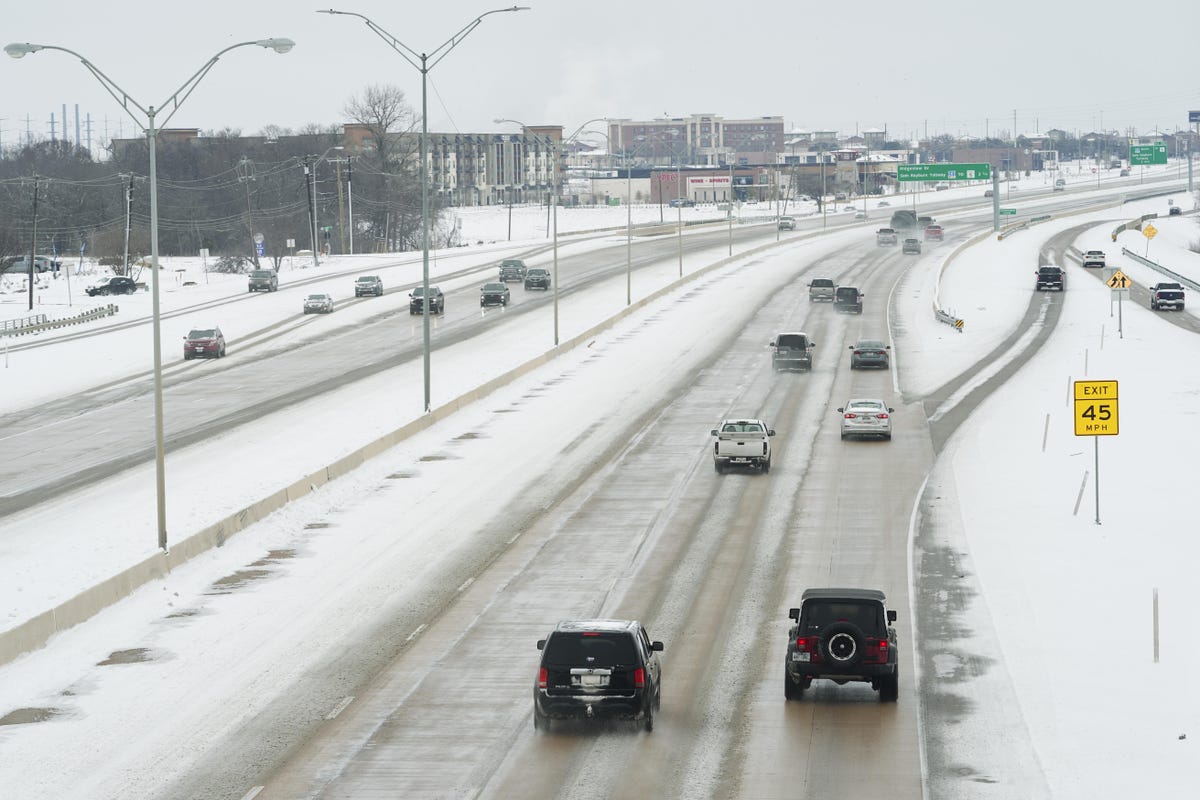 Cars drive north on I-75 in Allen, Texas.