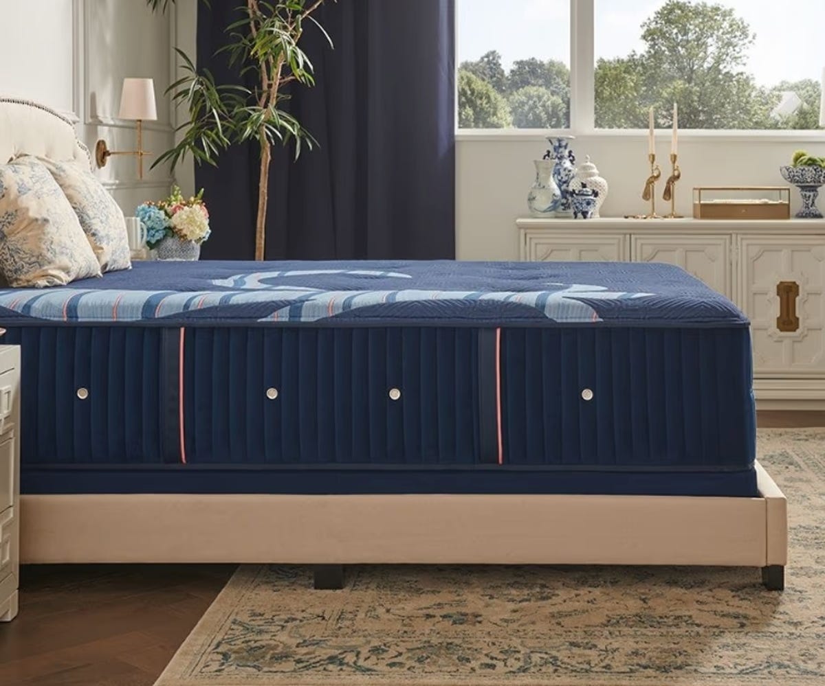 Side profile of the Stearns & Foster Reserve mattress.