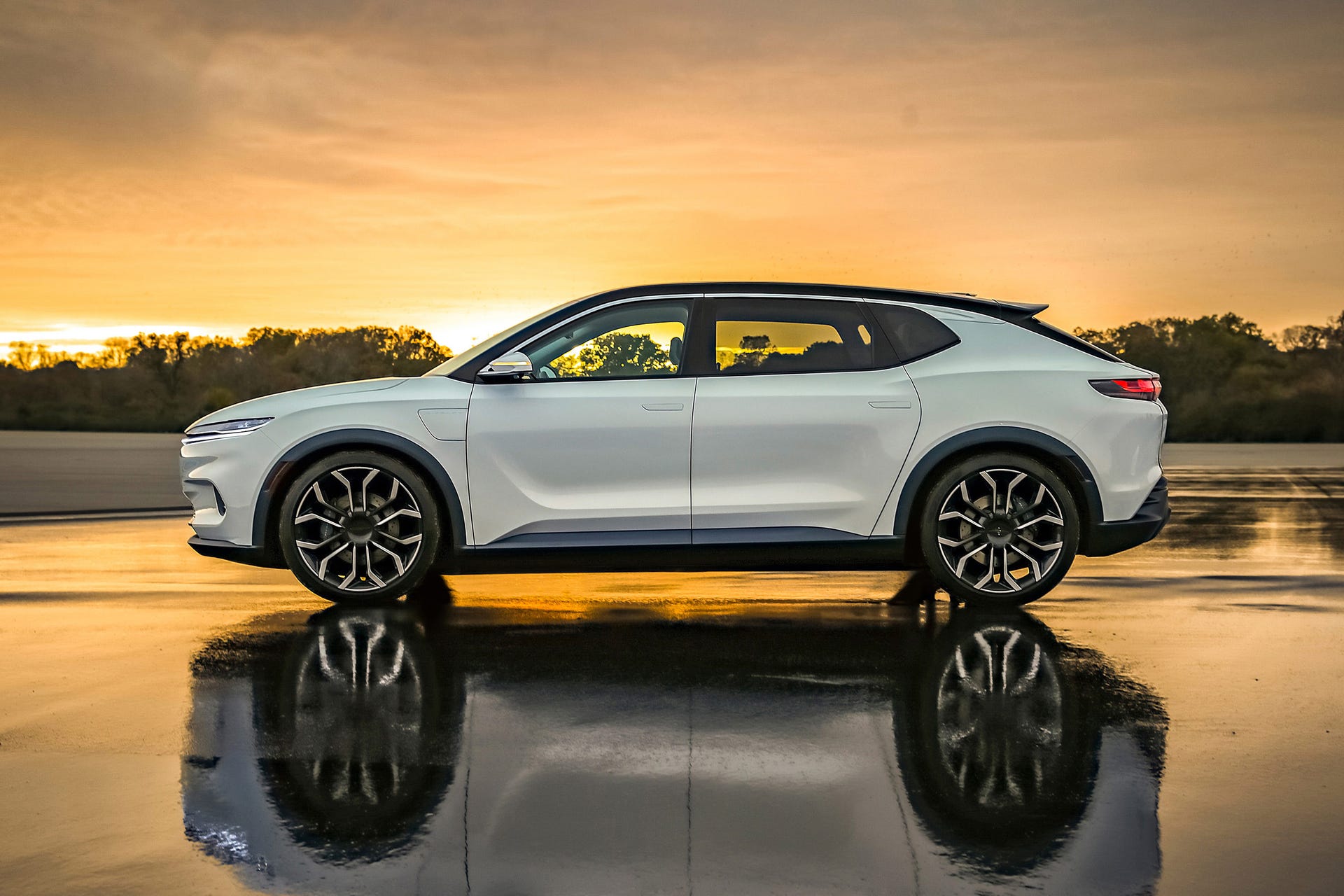 Chrysler Airflow Concept Promo Image - profile