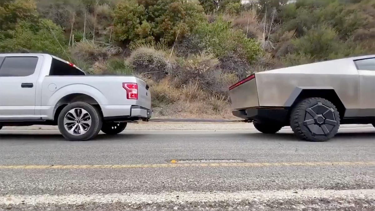 Tesla Cybertruck and Ford F-150 tug of war