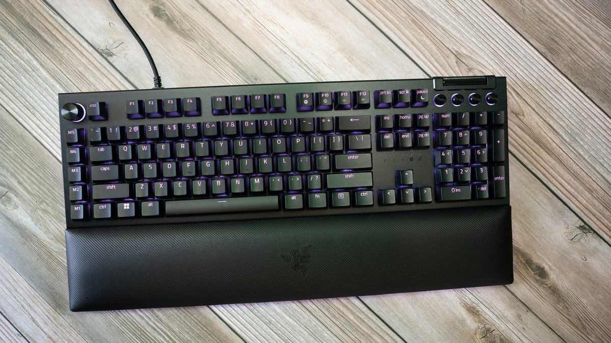 Razer Blackwidow V4 Pro seen from above on a wood surface