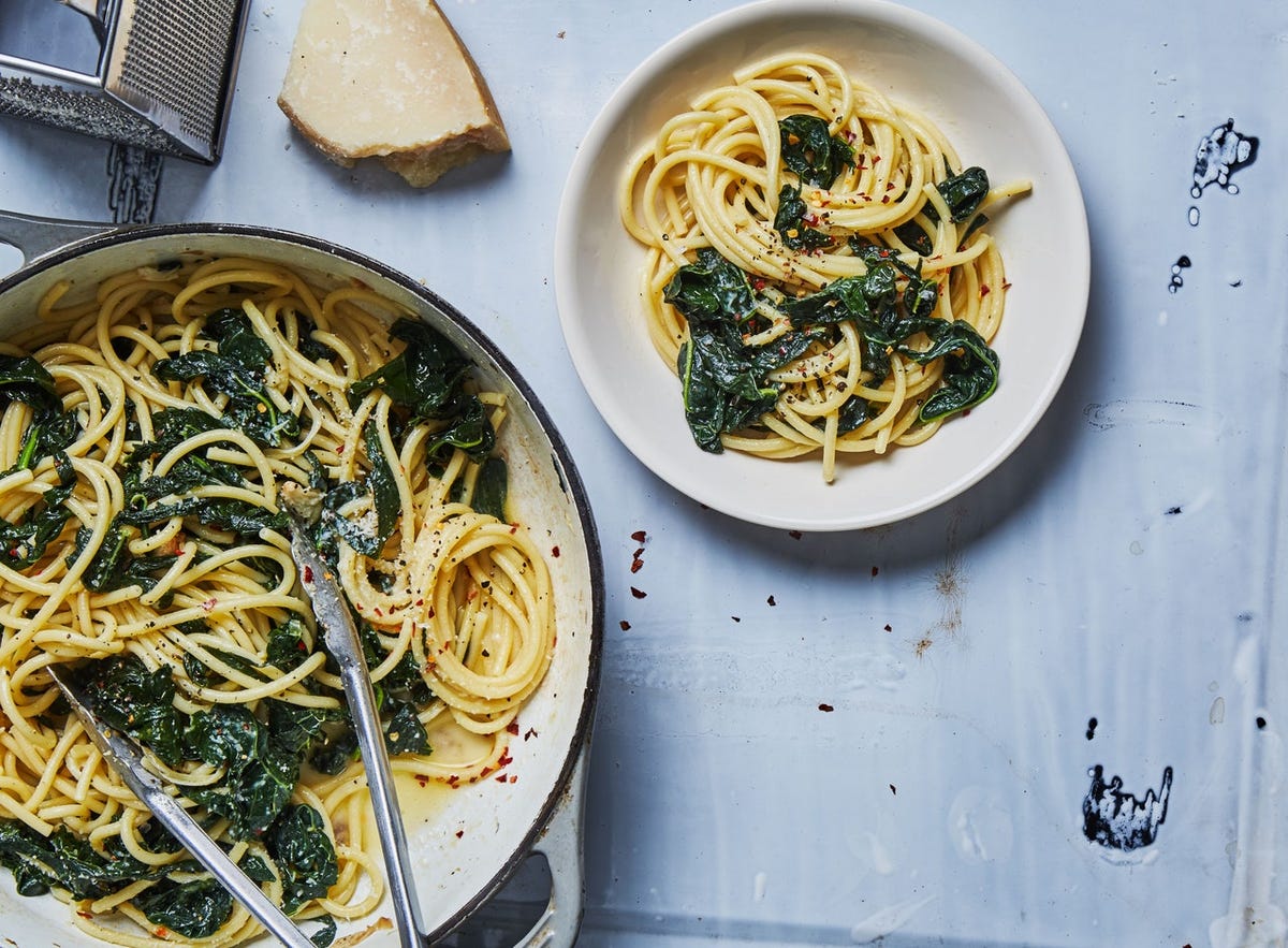 Spaghetti aglio olio with kale