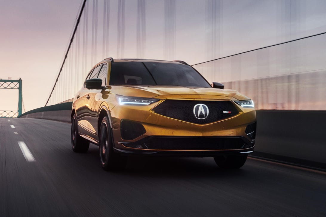 The 2022 Acura MDX Type S looks like the bee's knees in yellow Roadshow