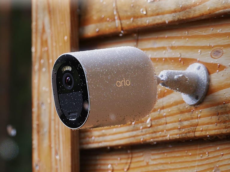 Arlo's Go 2 camera mounted on wooded exterior siding in the rain. 