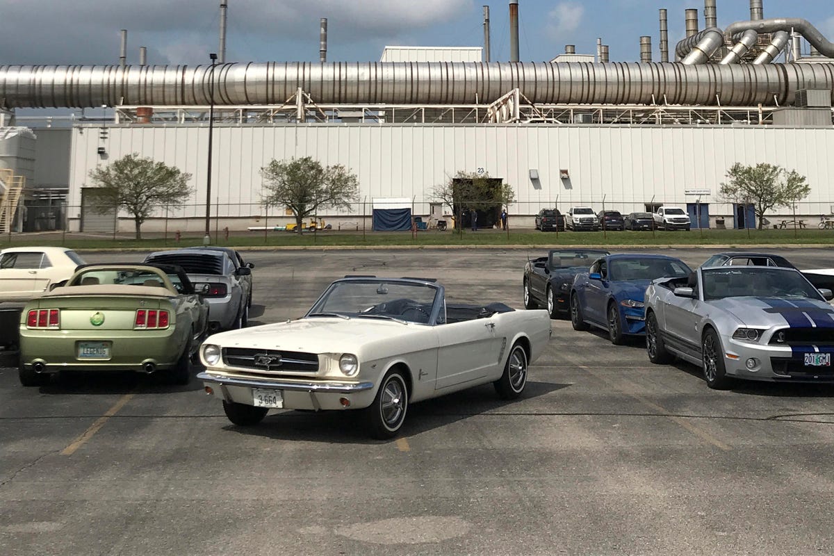 ford-10m-mustangs-4