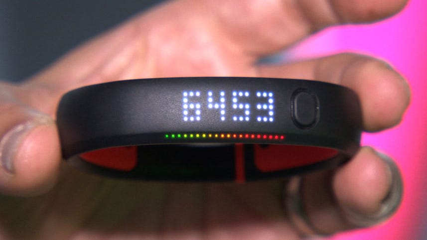 Simpático Inactividad tema Nike+ FuelBand SE review: A better-built fitness band, but not much smarter  - CNET