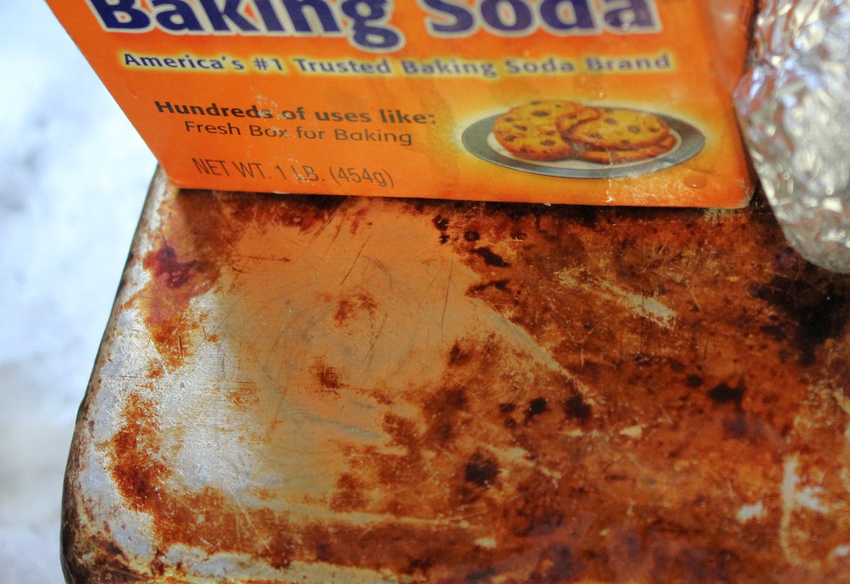 cleaning-with-baking-soda-and-aluminum-foil.jpg
