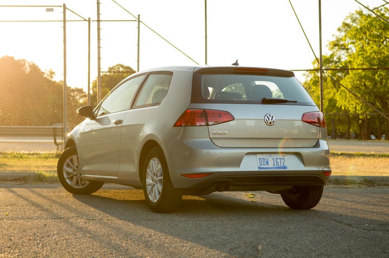 2016 Volkswagen Golf TSI S review: Milquetoast practicality - CNET