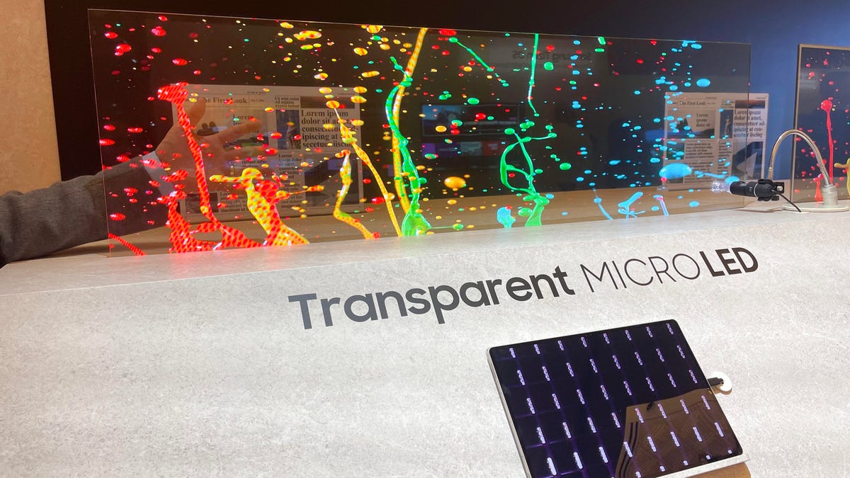 Una pantalla Micro-LED transparente.