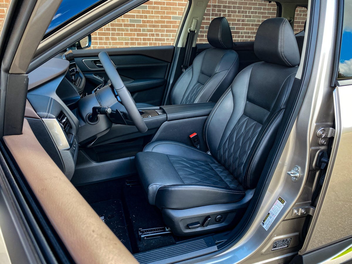 2021 Nissan Rogue Platinum - front seats
