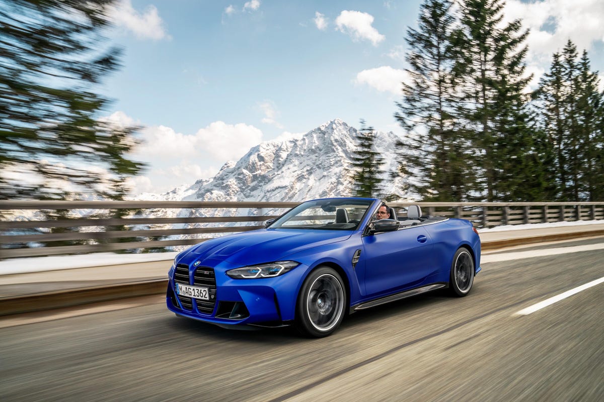2022-bmw-m4-competition-convertible-039