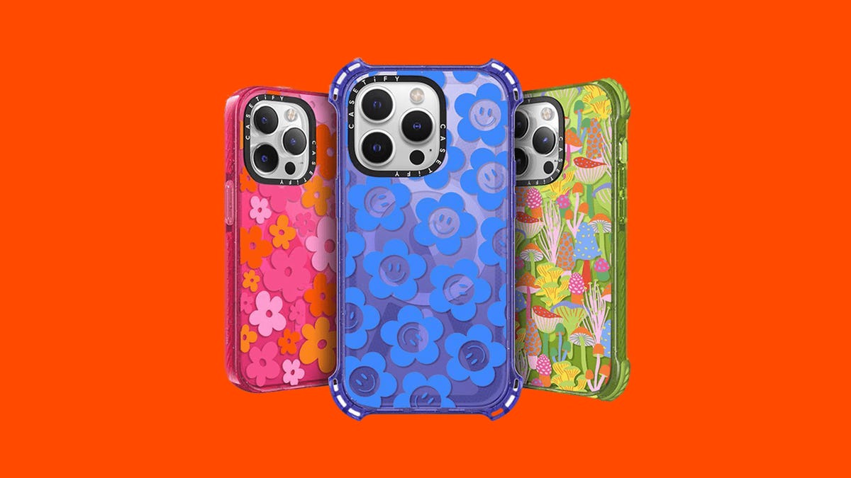 Чехлы Casetify для iPhone бывают разных цветов и дизайнов.