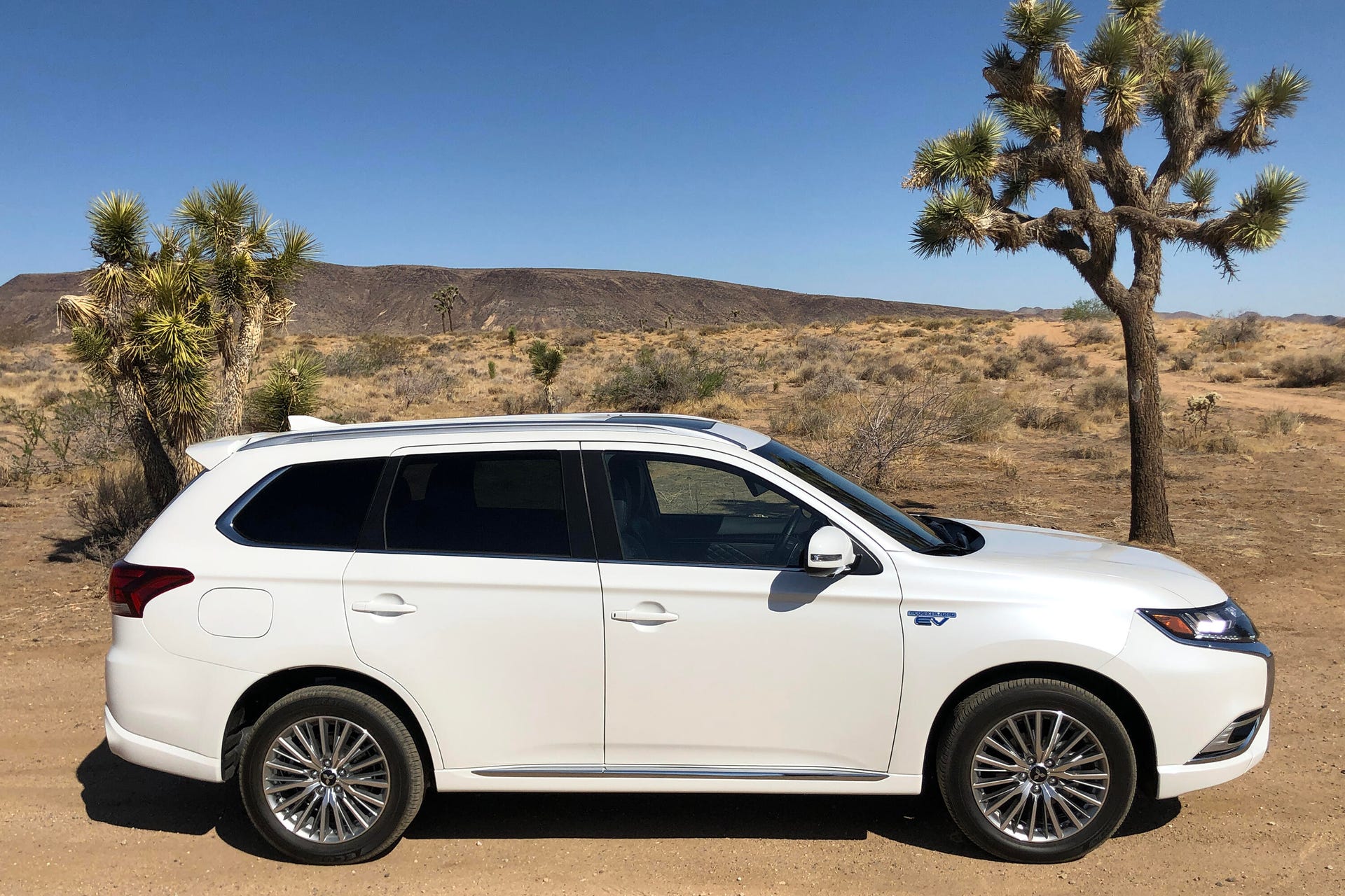 2021 Mitsubishi Outlander PHEV review: A better hybrid, but still hard to  recommend - CNET