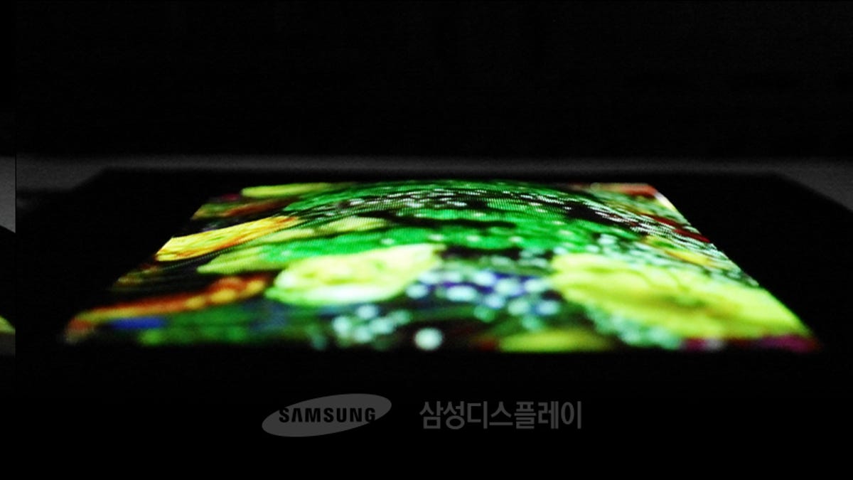samsung-3-2stretchable-oled-with-pushing-comparison.jpg