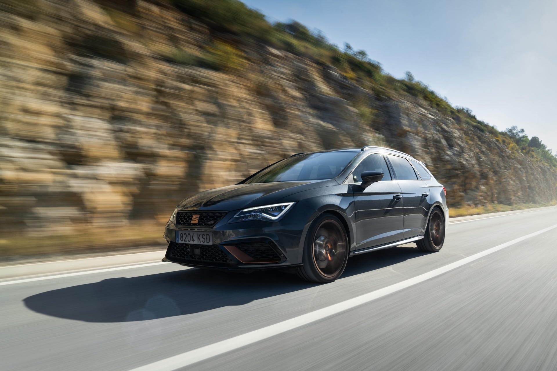 leon-cupra-r-st-brings-new-levels-of-uniqueness-sophistication-and-performance-05-hq