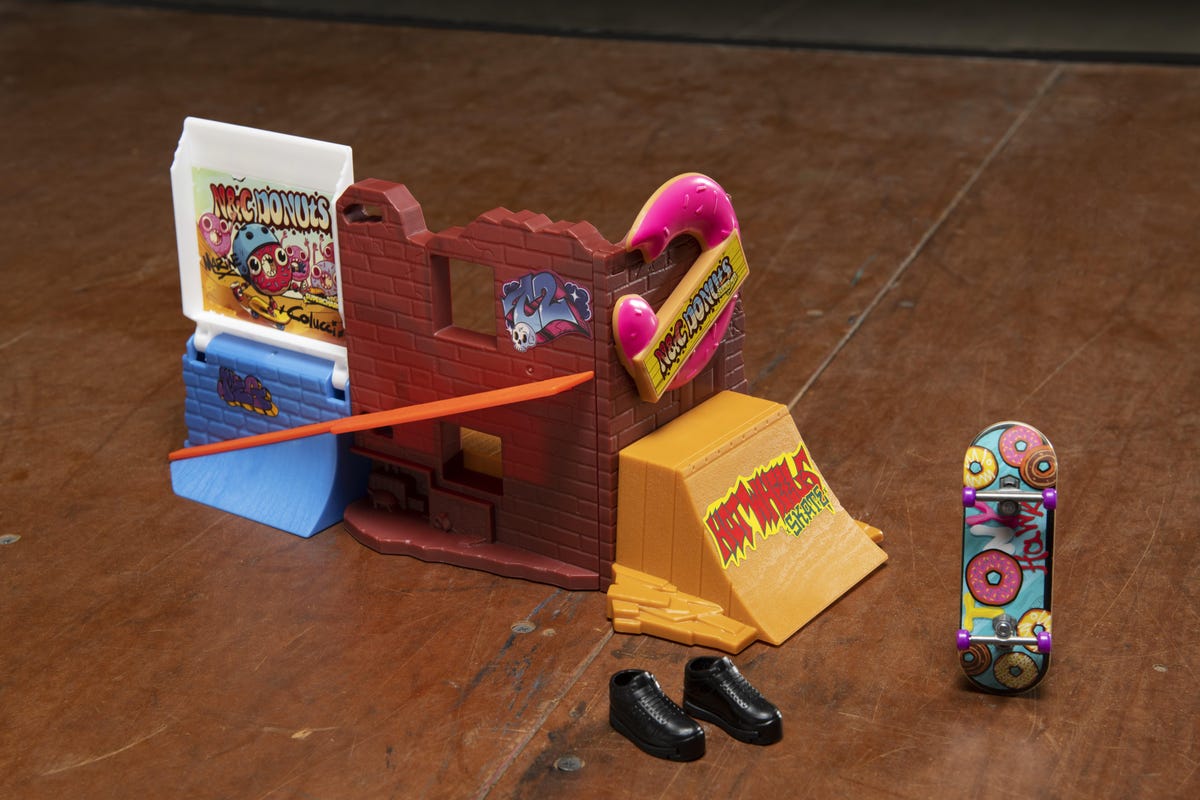Hot Wheels Skate set themed for donuts