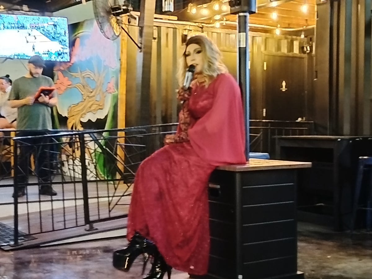 Drag queen at Metrobar.