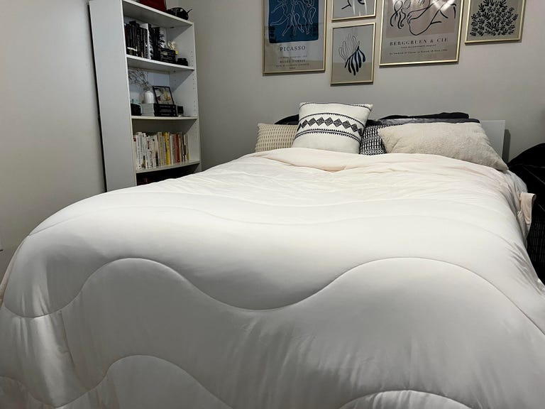 A view of the Rest Evercool Cooling Comforter completely on a bed