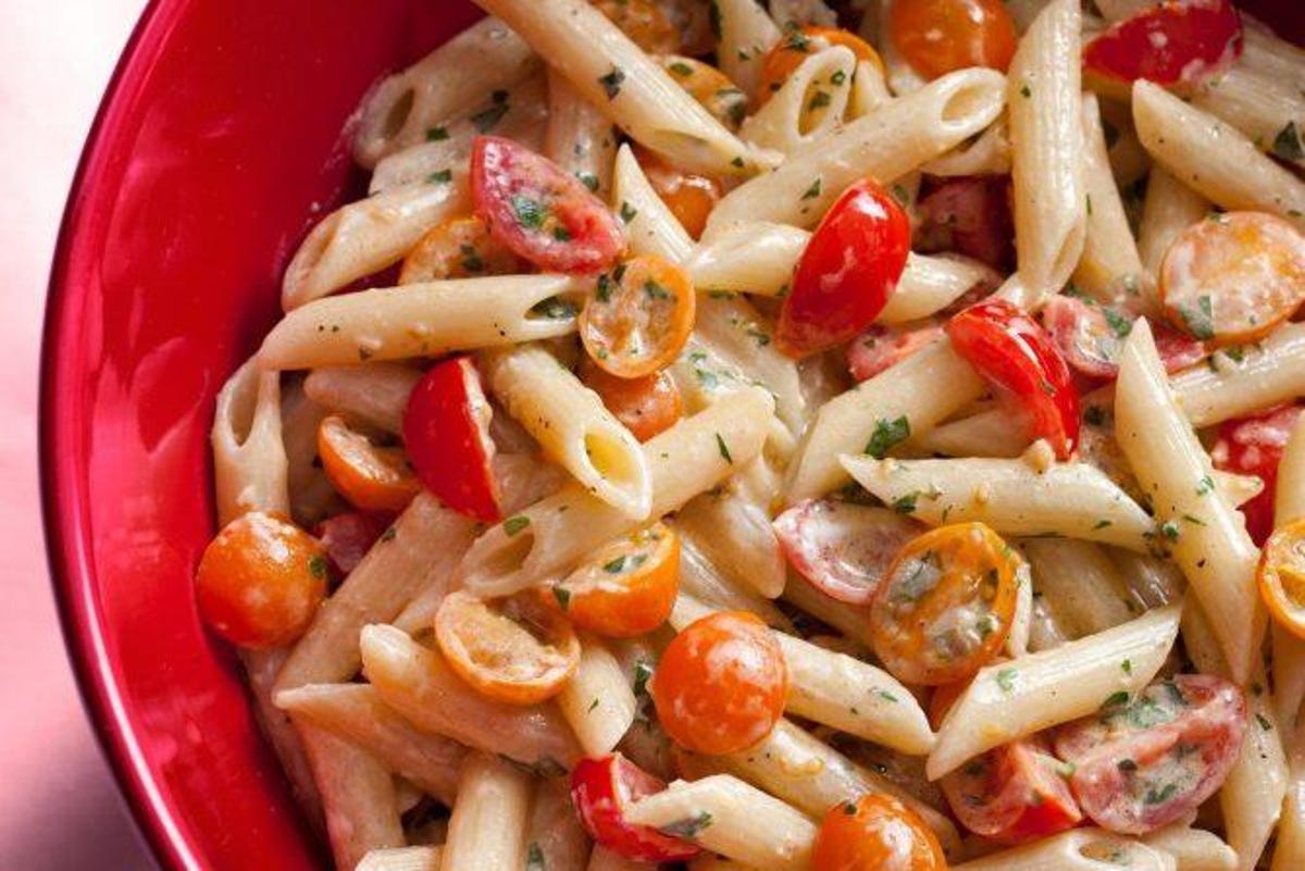 no-cook-tomato-pasta-sauce-recipe-chowhound-670x447