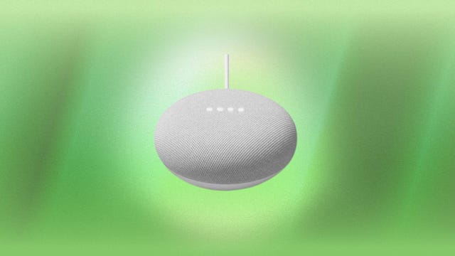 O Google Nest Mini (Gen 2) é exibido em um fundo verde.