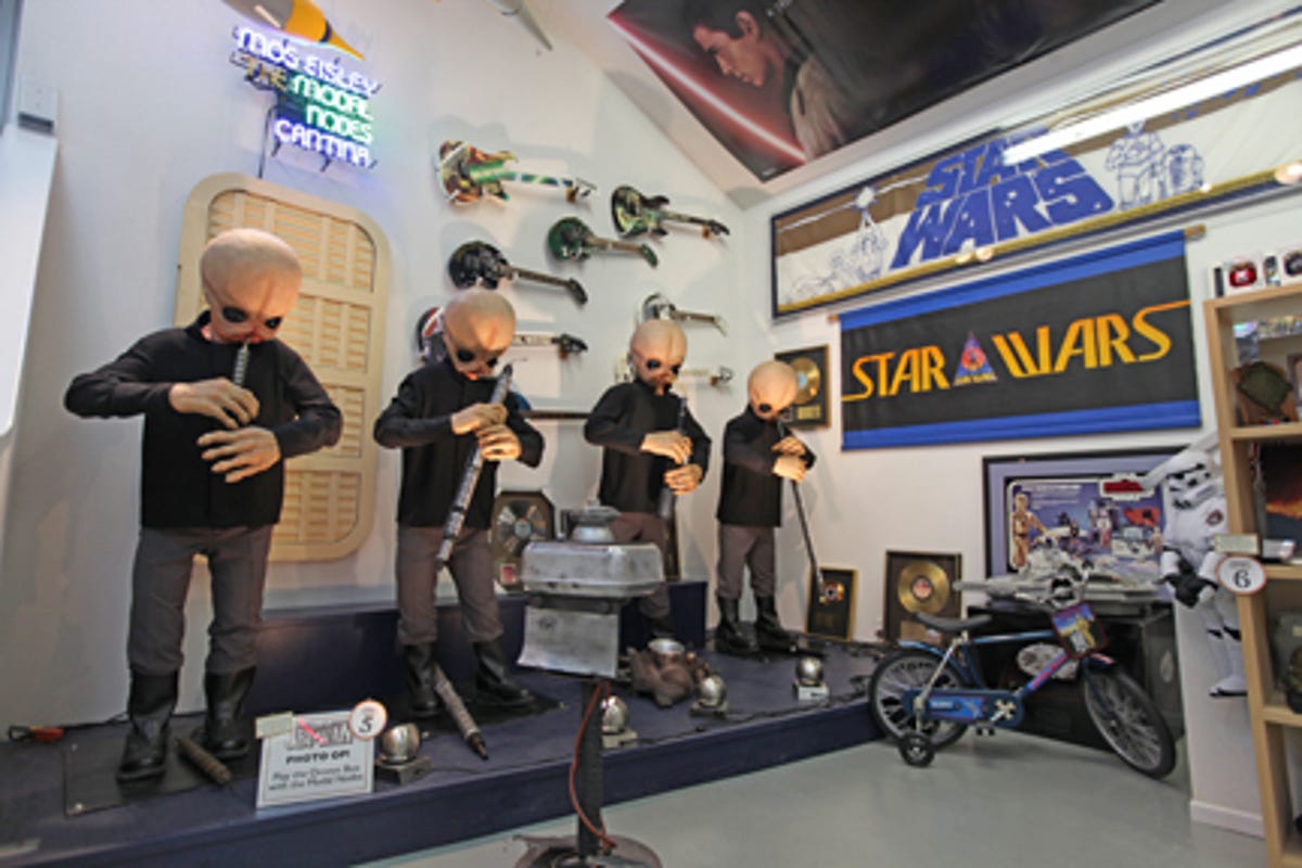 Collector Steve Sansweet urges fans to buy what interests them most like this animatronic Bith Band, and not what they think has a high resale value.