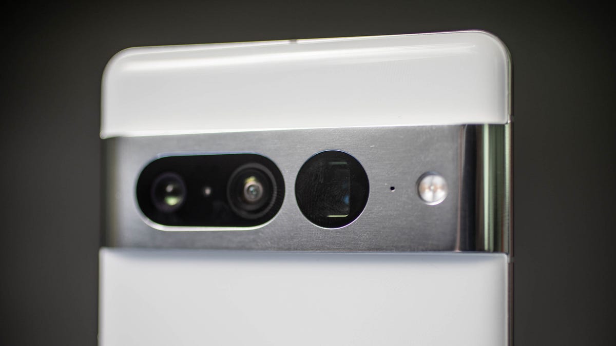 Pixel 7 Pro camera bar