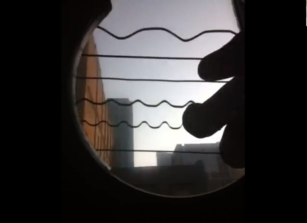 iPhone 4 captures guitar strings