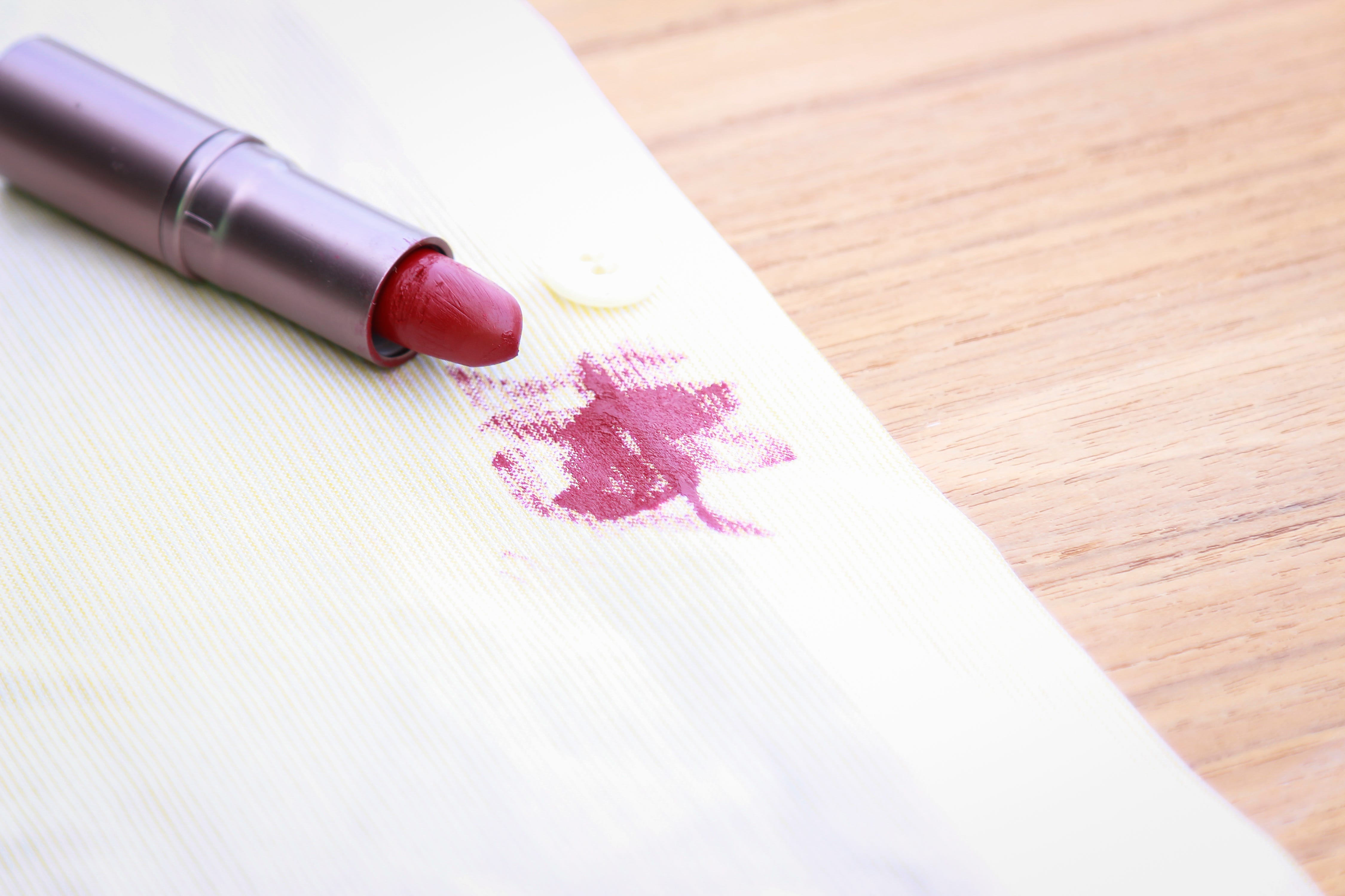lipstick stain on bedsheet