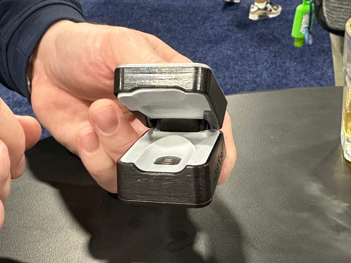 Inside an opened-up finger clip health device