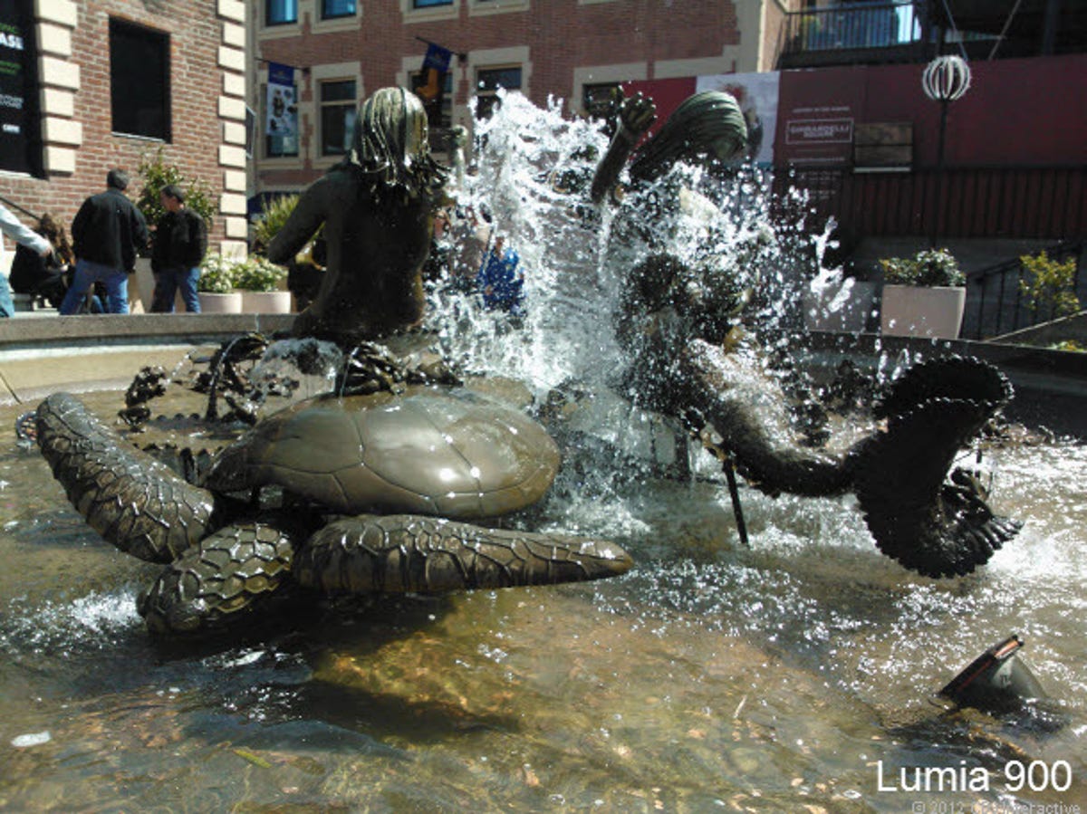 Fountain Nokia Lumia 900
