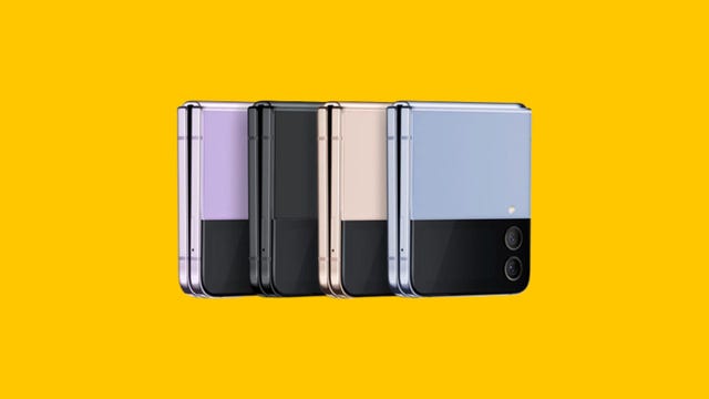 Samsung Galaxy Z Flip 4 fechado nas cores roxo, preto, dourado e azul