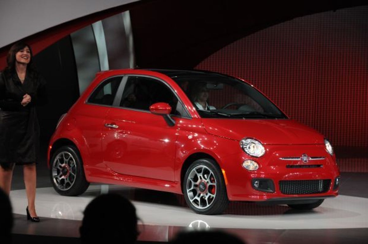 Fiat 500 debuts in production trim for U.S. market - CNET