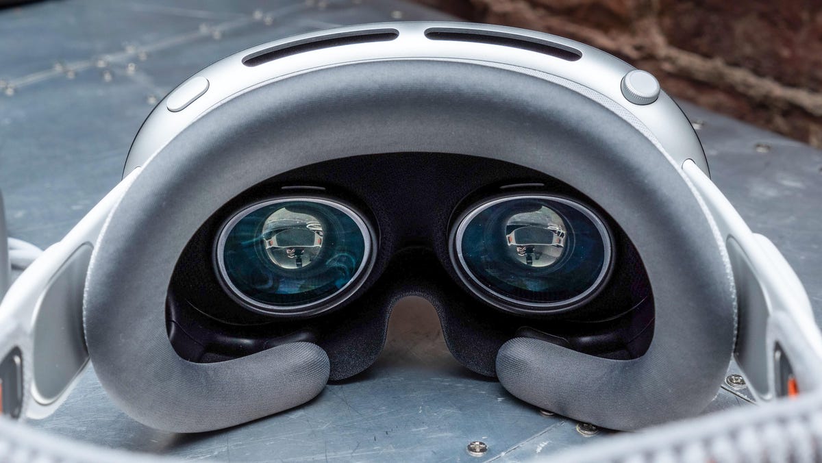 Apple Vision Pro AR/VR headset
