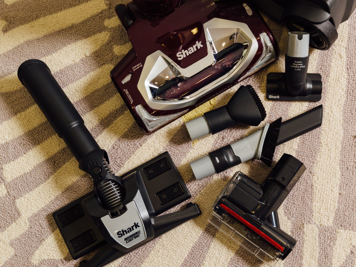 Take the bait and check out Shark's changeable vacuum (pictures) - CNET