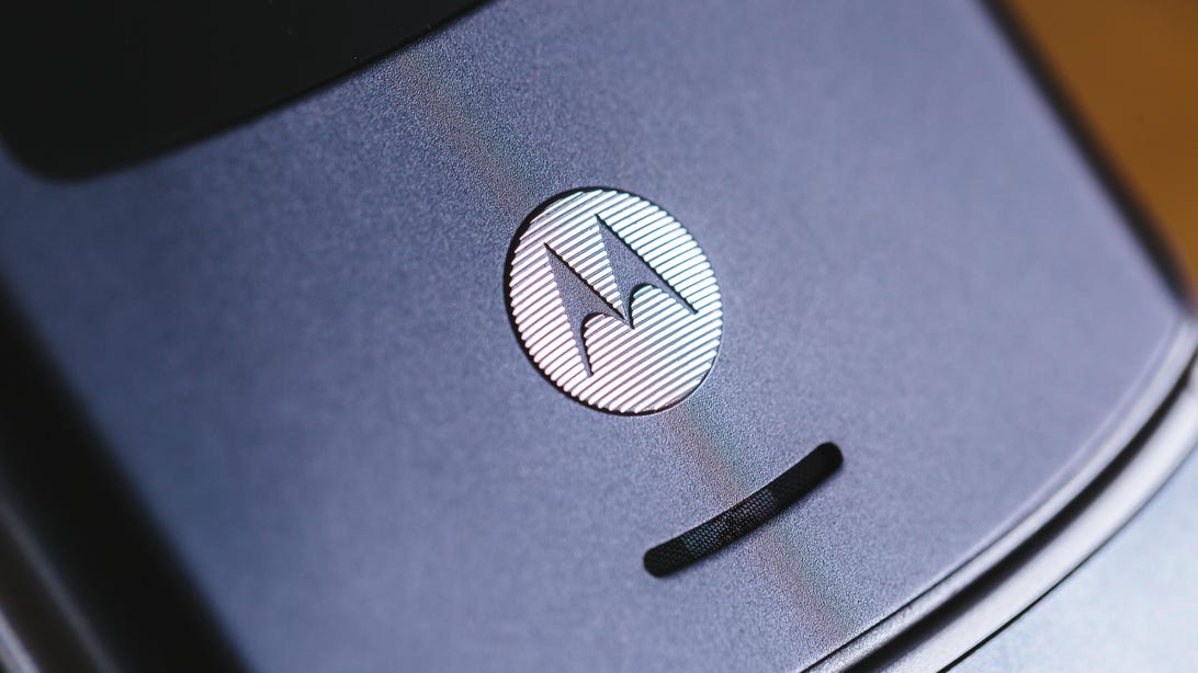 Motorola may reboot its vintage flip phone in 2019