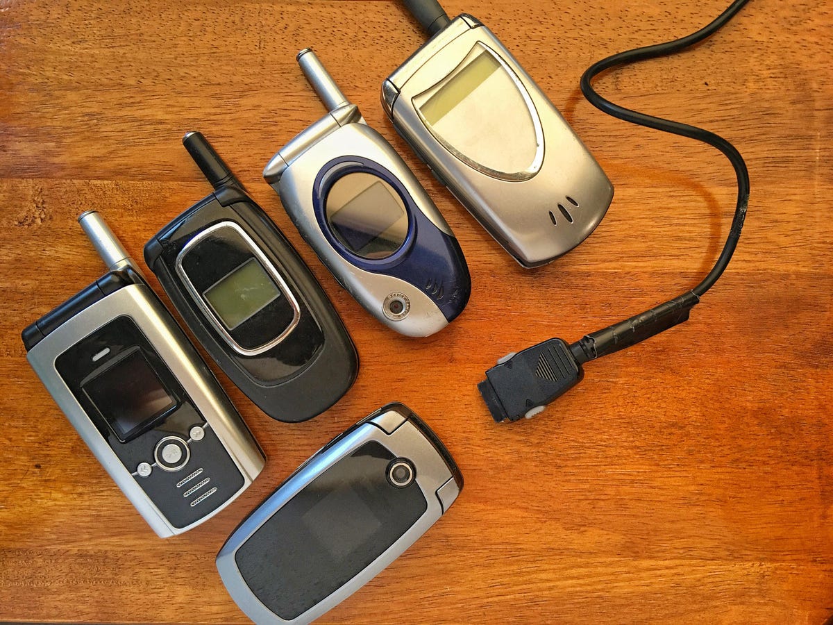 old-flip-phones-on-table