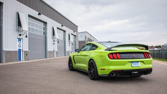2020-ford-mustang-shelby-gt350r-2