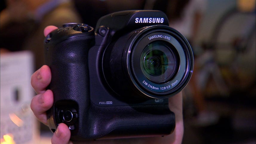 Samsung WB2200F has a second hand-grip for portraits