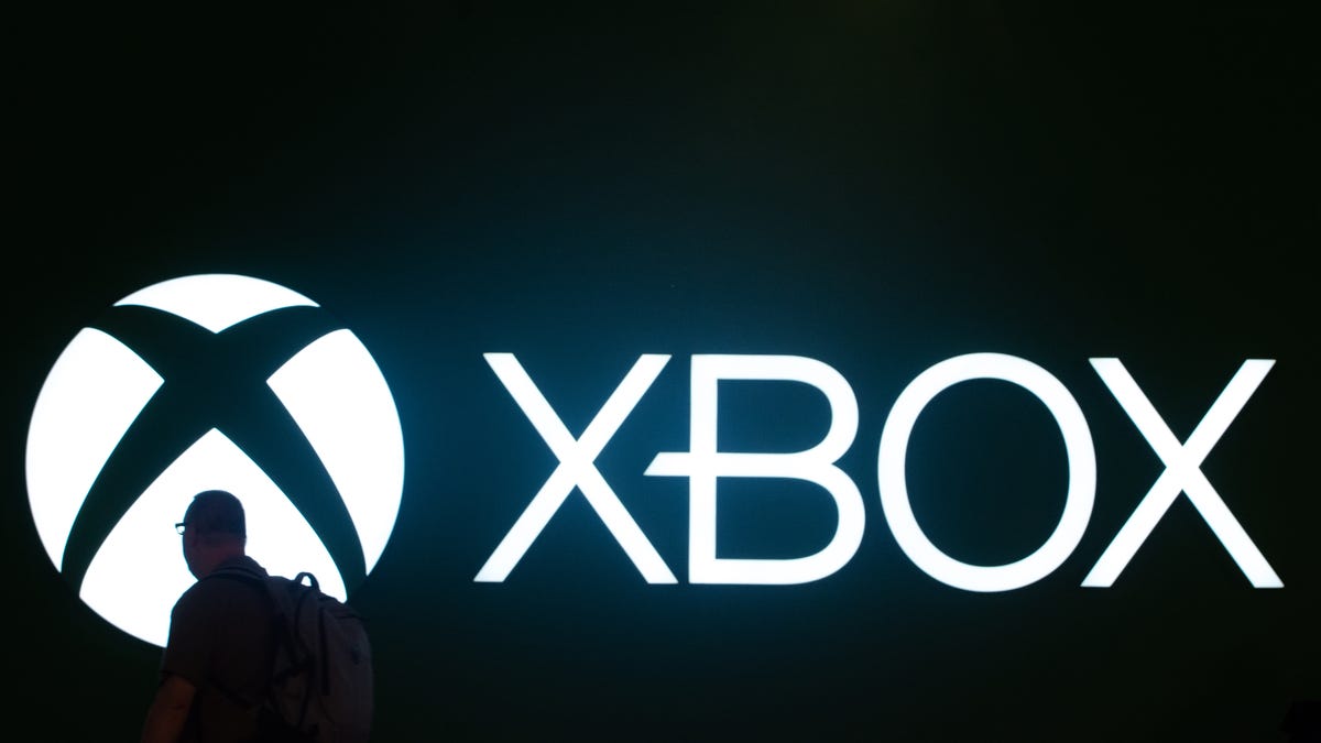 Xbox logo on a black screen