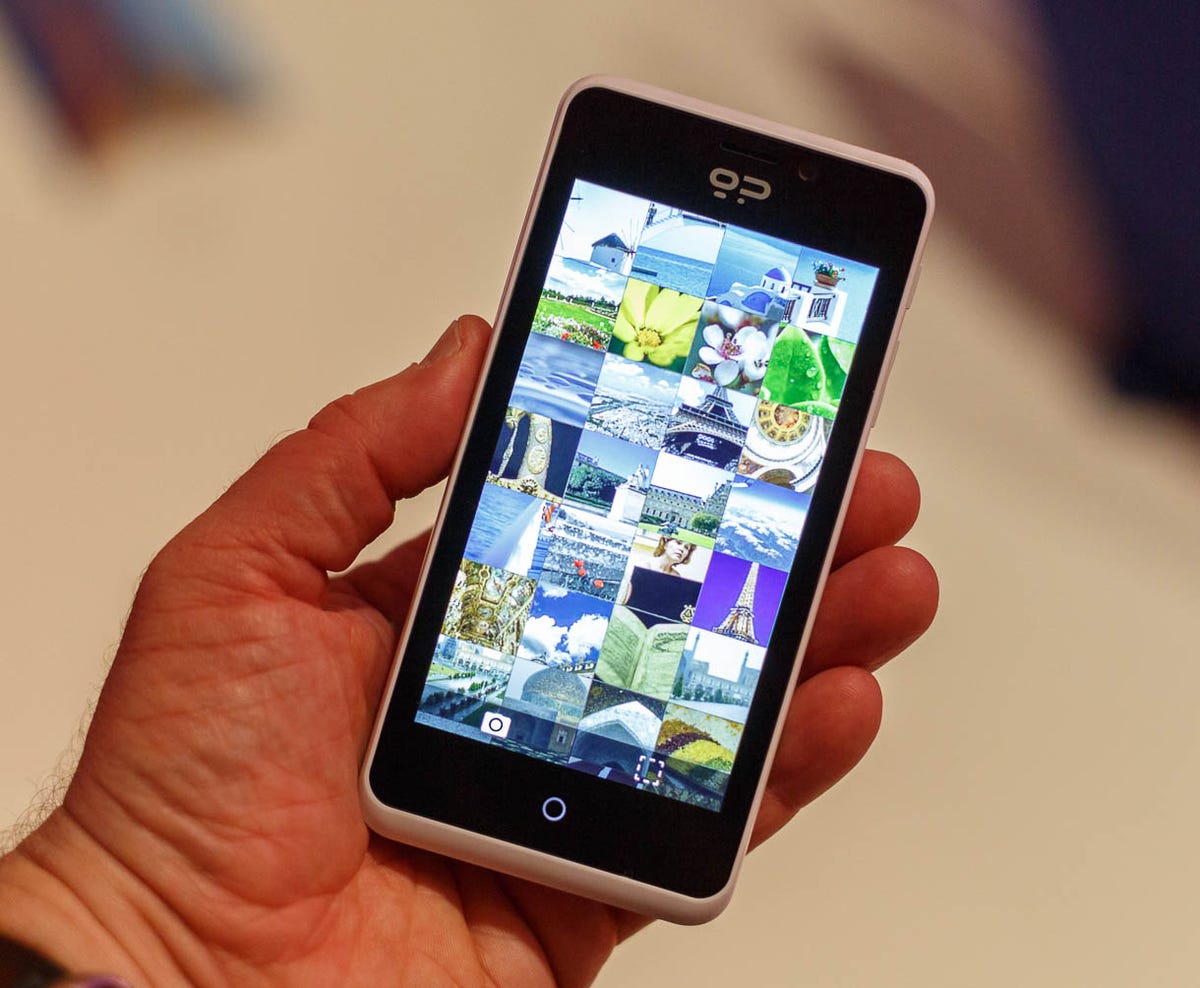 The gallery app on Firefox OS presents photos as an array of thumbnails that scrolls vertically.