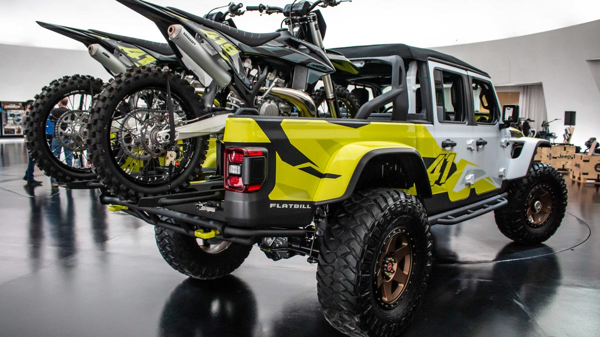 The Jeep Flatbill pickup is ready for dirt bike adventures - CNET