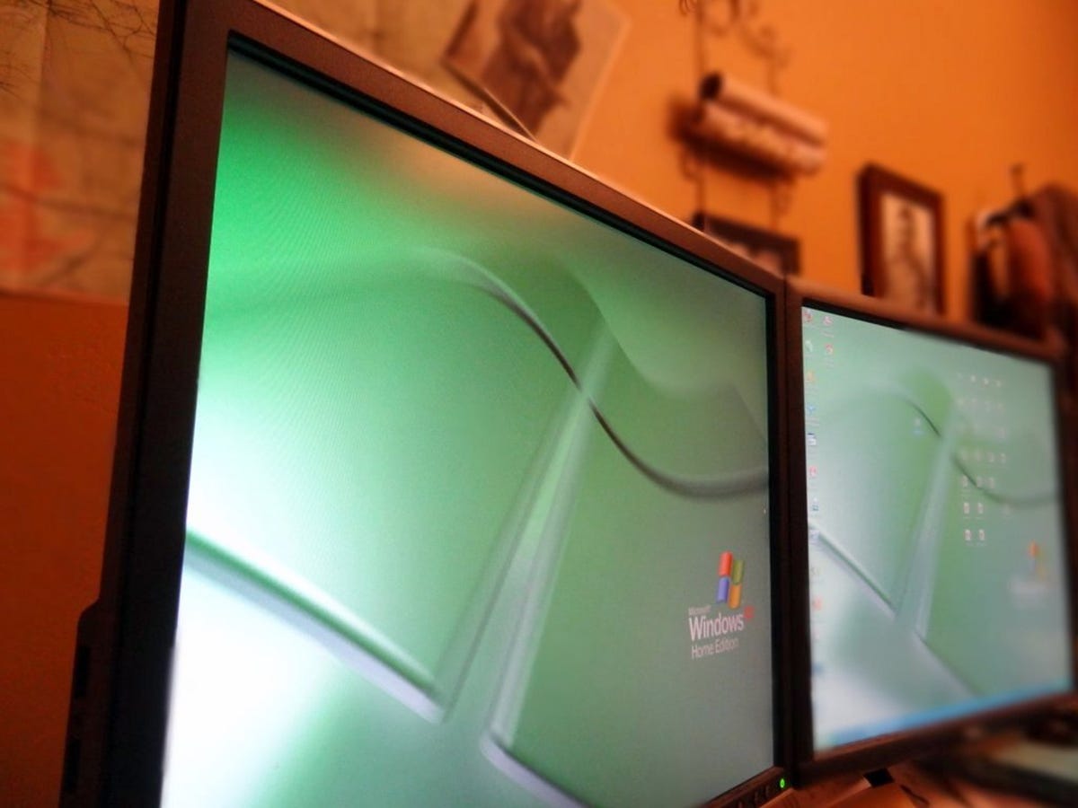 Windows XP on dual monitors