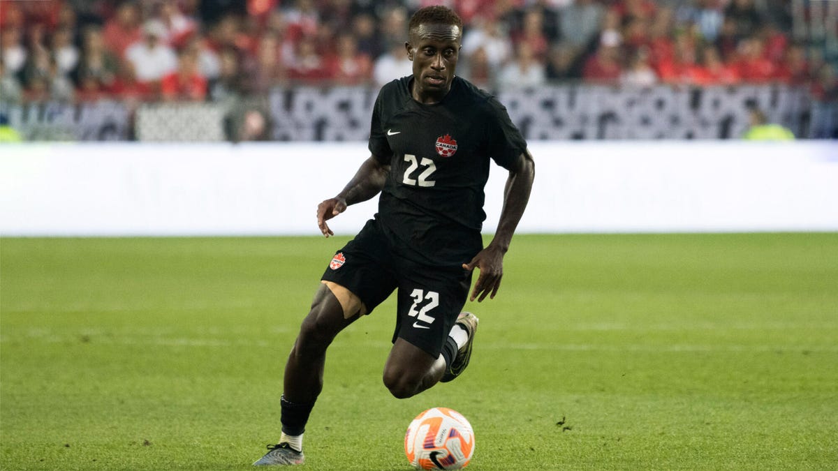 Canada defender Richie Laryea running with the ball.
